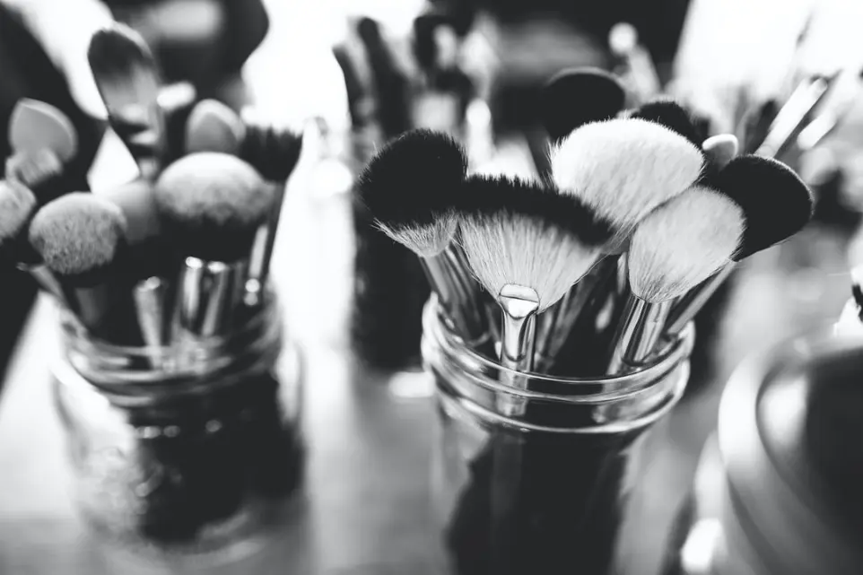 Professional makeup brushes imported from Asia